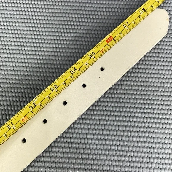 Basic Cream-Colored Belt Good Condition - Picture 4 of 4